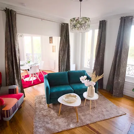 דירה L'haussmanien - 3 Min Naval Group Et Mer, Chic & Local Velo, Intendance Luxury Host *
